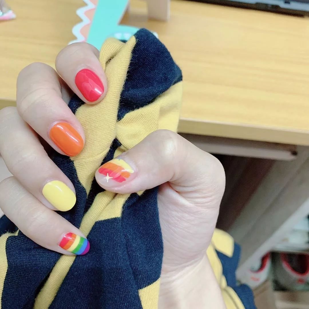 快看！彩虹色系、小清新美甲是你喜欢的风格吗？