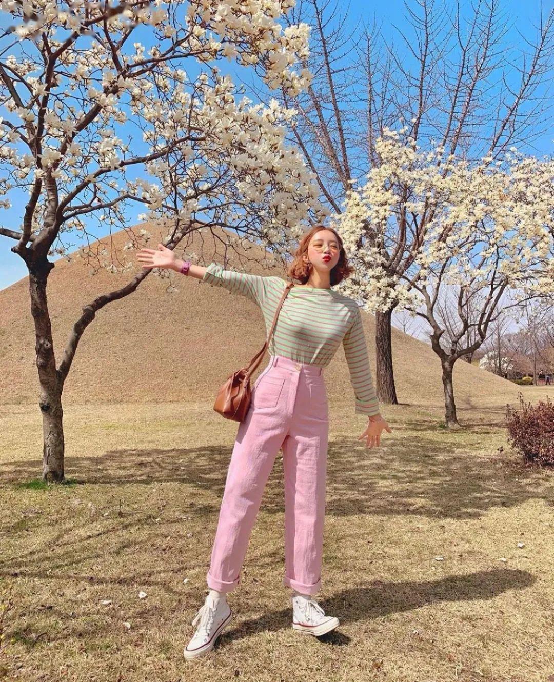 别再穿黑白灰了，今年巨火的 “ 初恋色 ” 简直美哭 ！