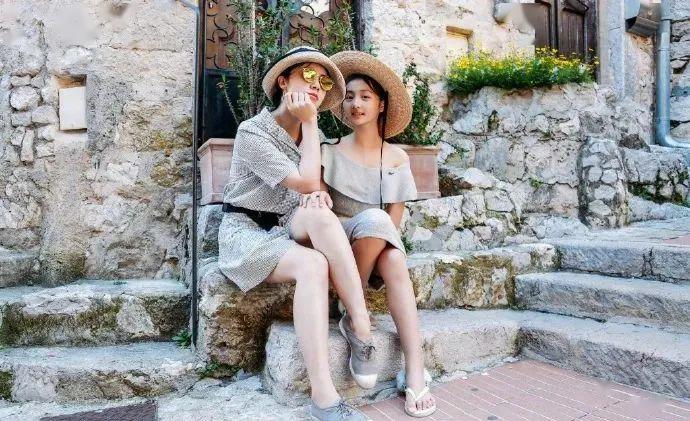 黄磊女儿穿露腰bra上热搜引争议：孙莉，你怎么养的女儿！