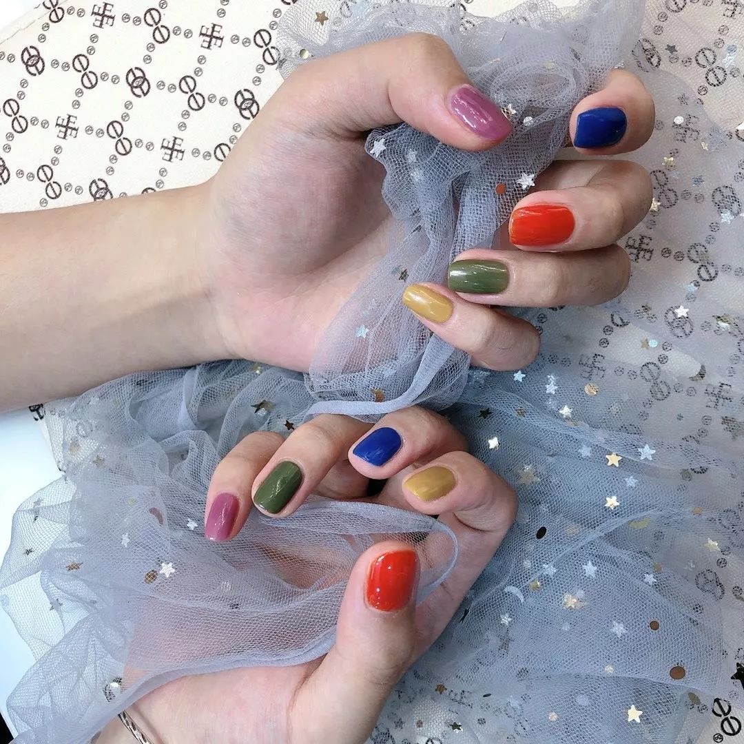 快看！彩虹色系、小清新美甲是你喜欢的风格吗？