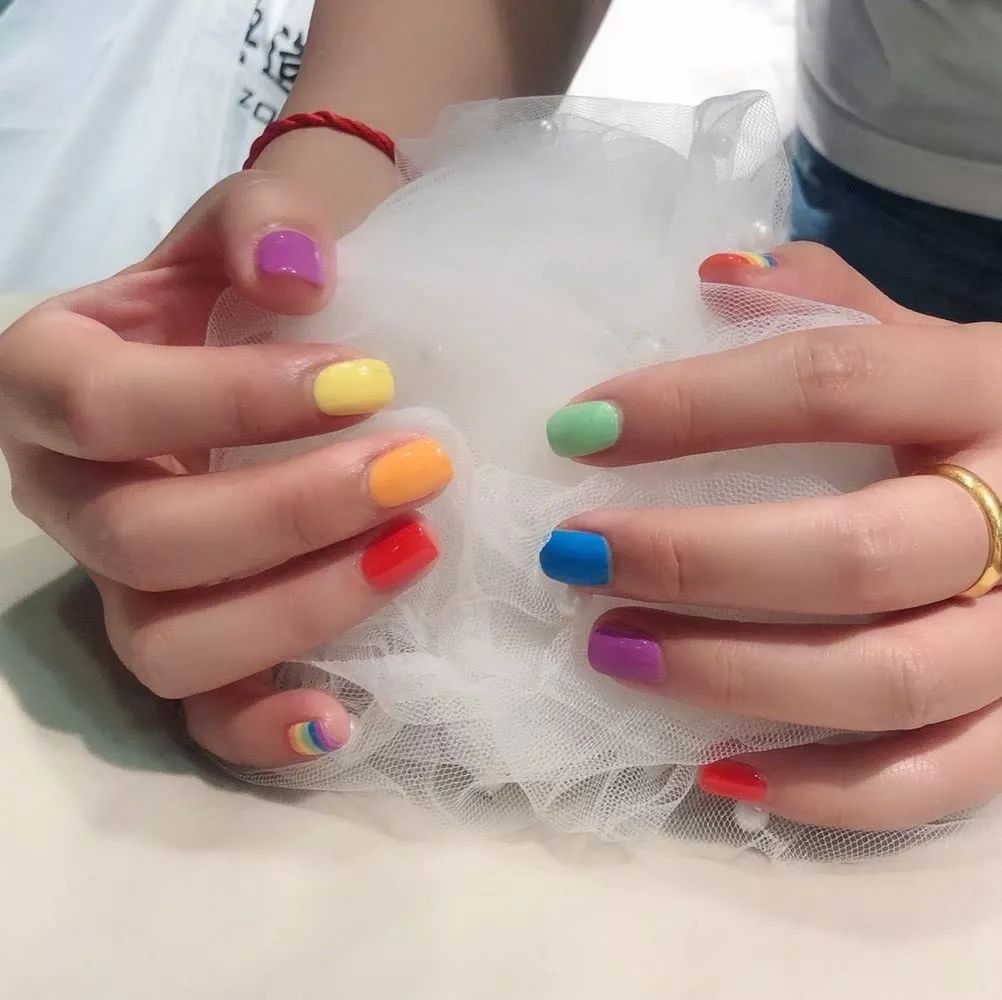 快看！彩虹色系、小清新美甲是你喜欢的风格吗？