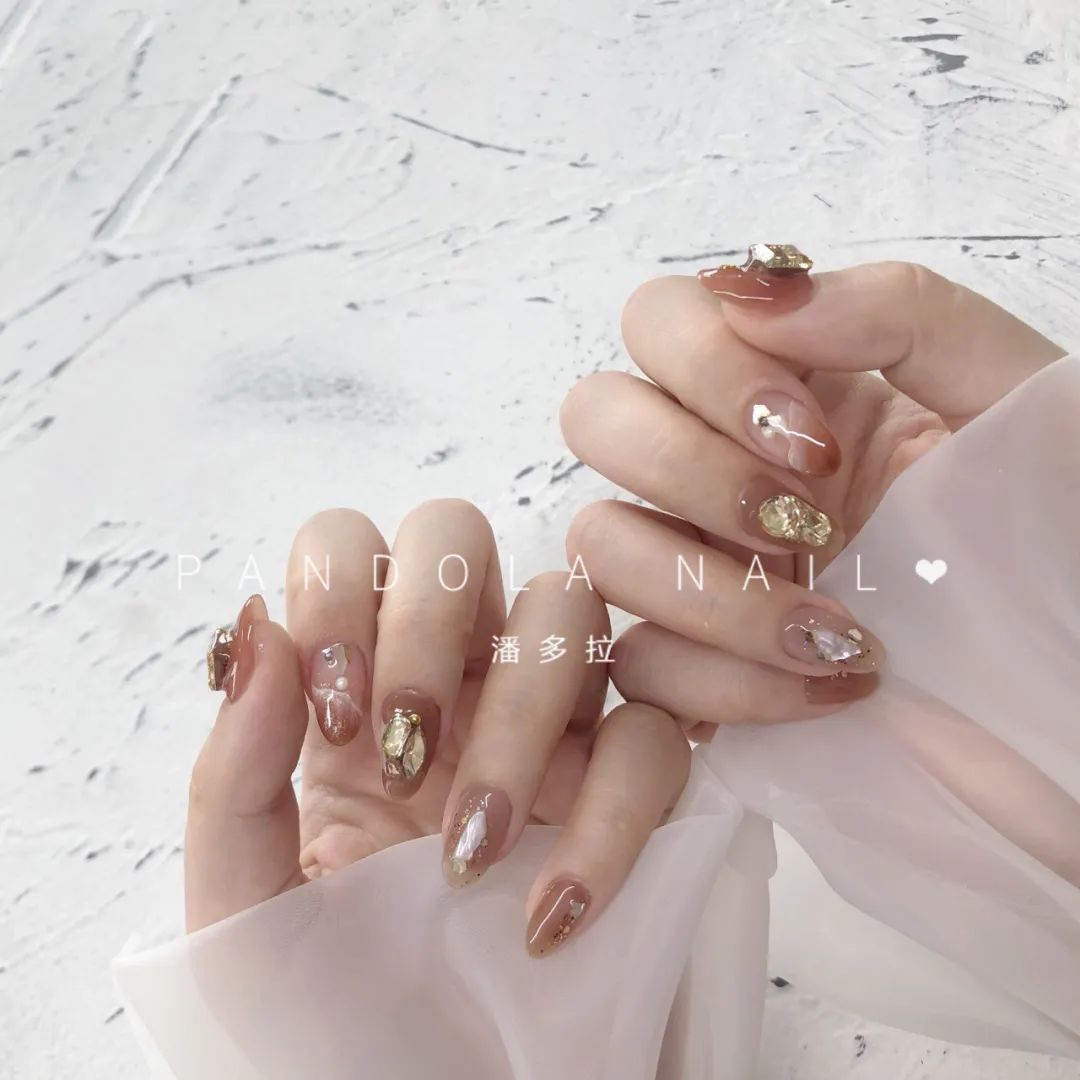 来看看大家最近都做了什么美甲款式