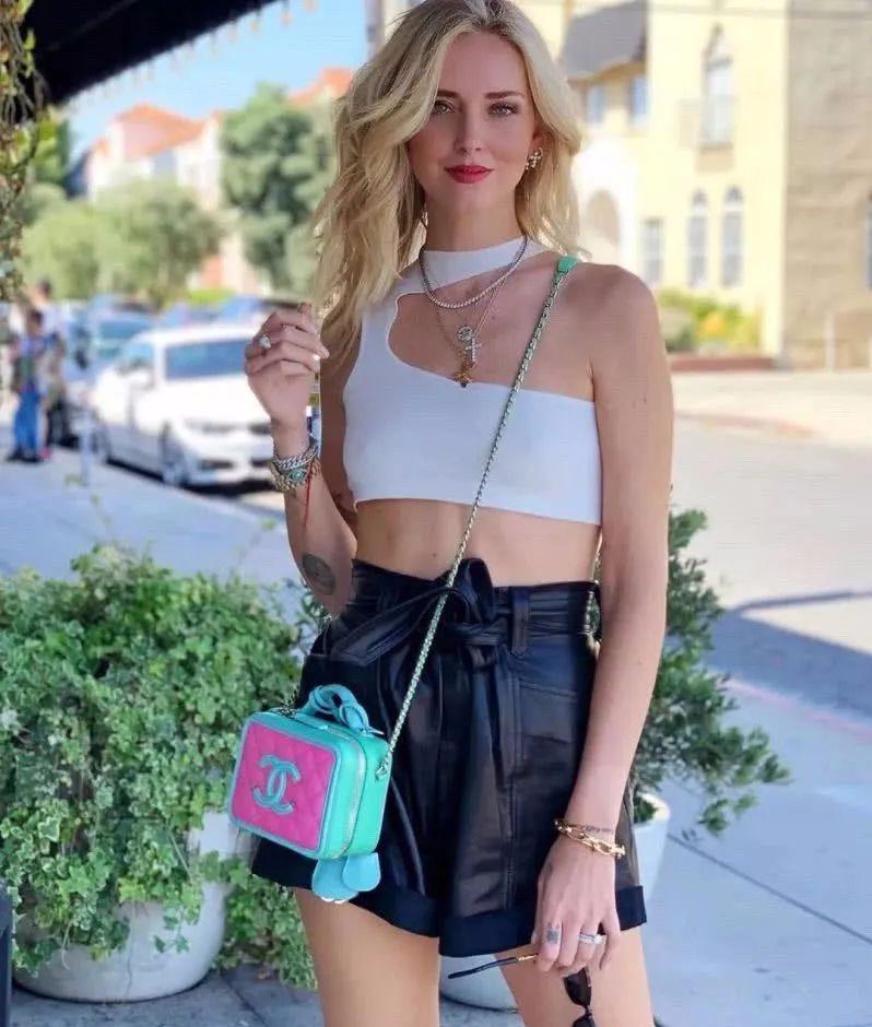 老头背心穿起来，甜辣cool girl 回头率百分百