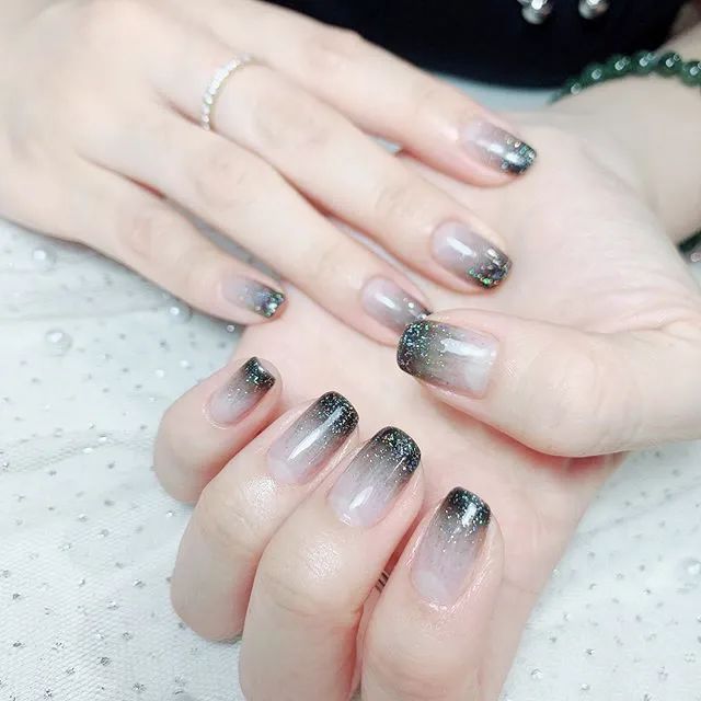 精致的简约美甲，是最有格调地