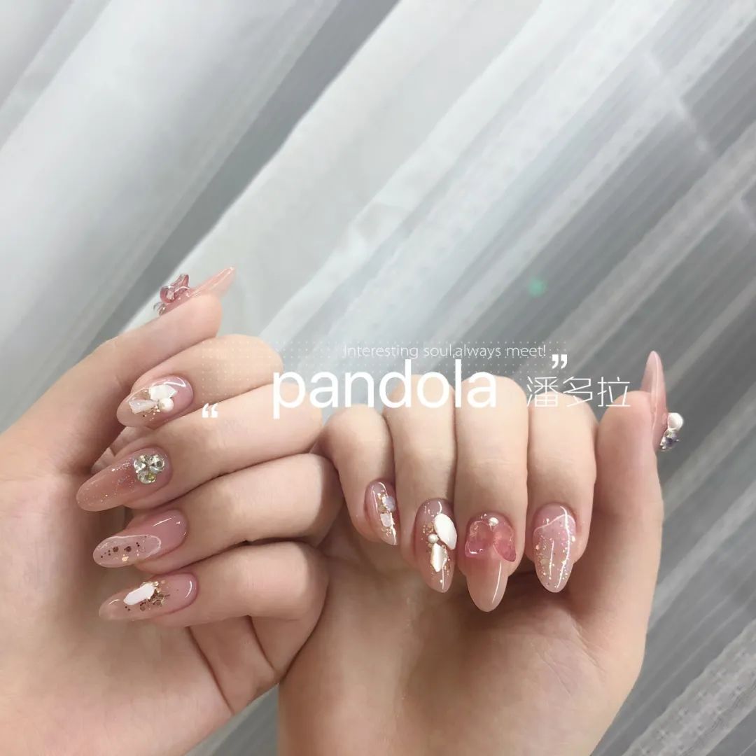 来看看大家最近都做了什么美甲款式