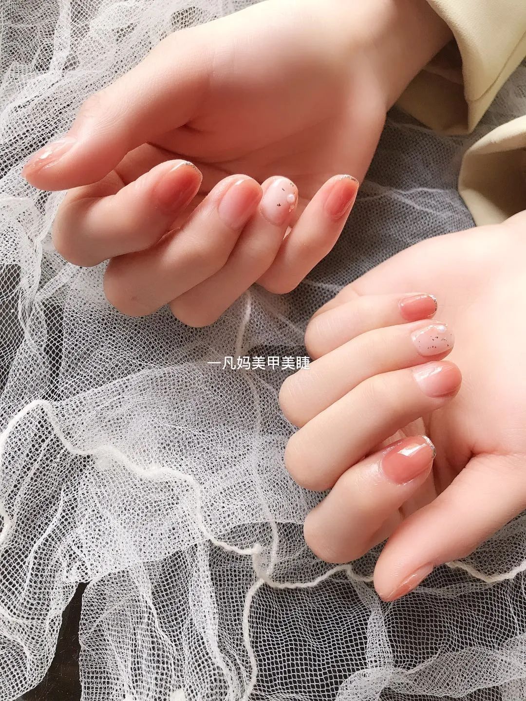 来看看大家最近都做了什么美甲款式