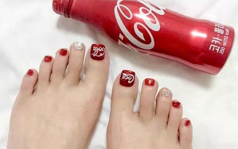 火热夏季 来款冰爽的可乐美甲降温吧