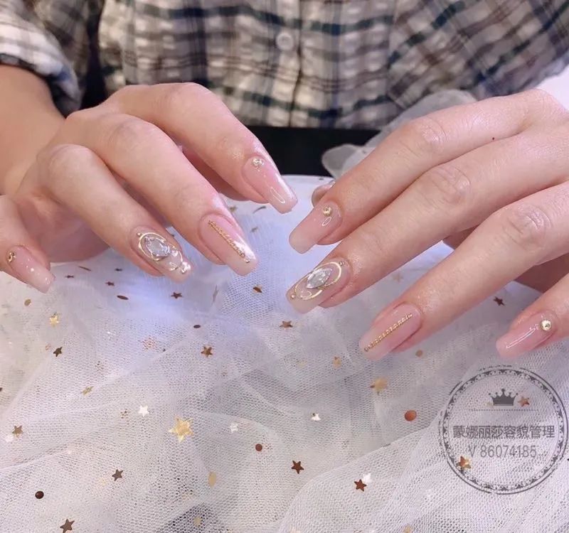 来看看大家最近都做了什么美甲款式