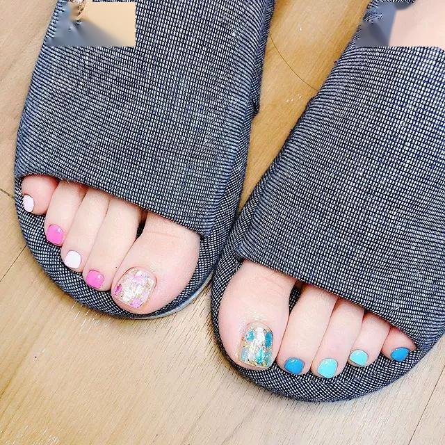 凉鞋+脚甲，盛夏的时髦利器