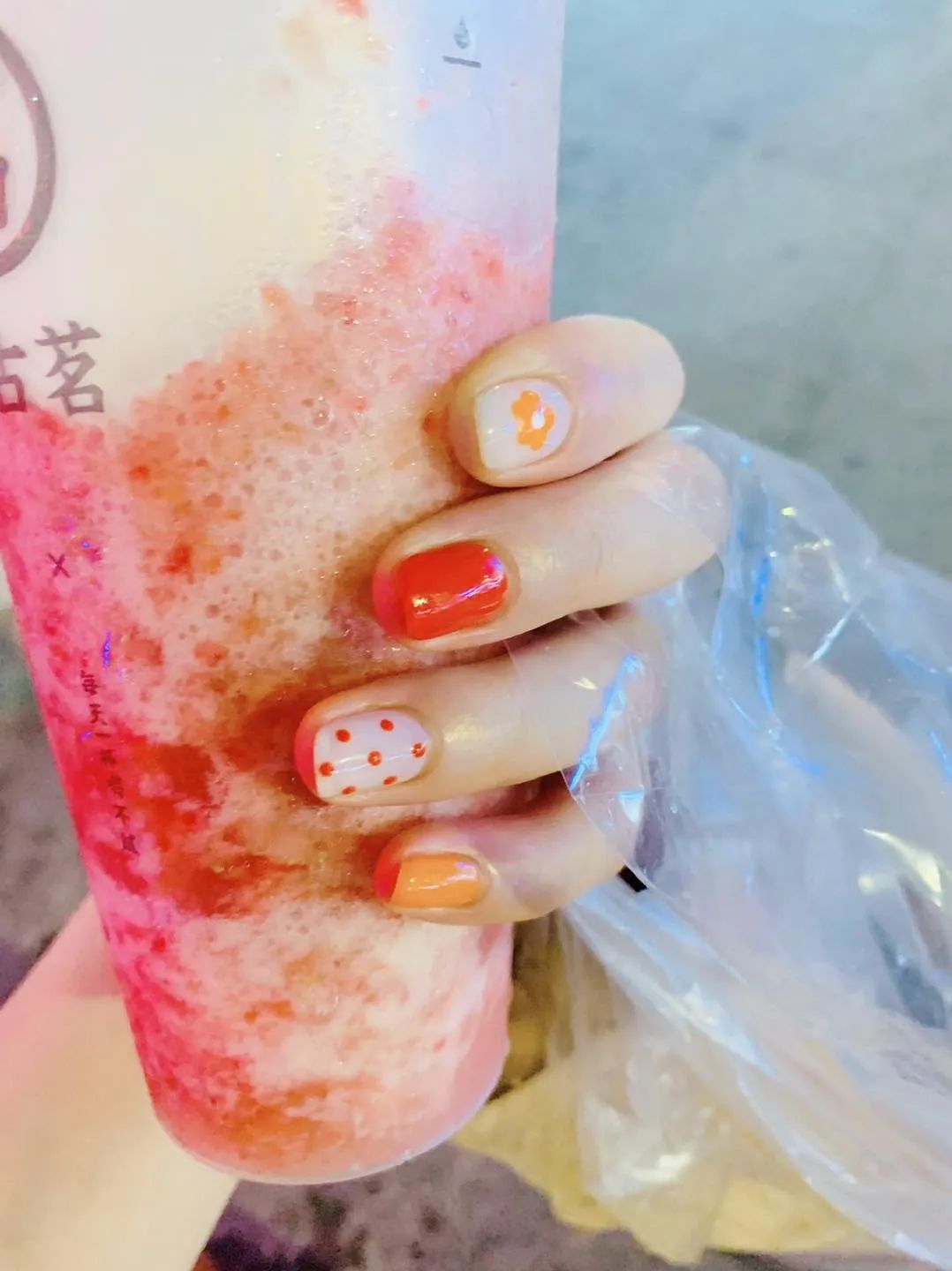 来看看大家最近都做了什么美甲款式