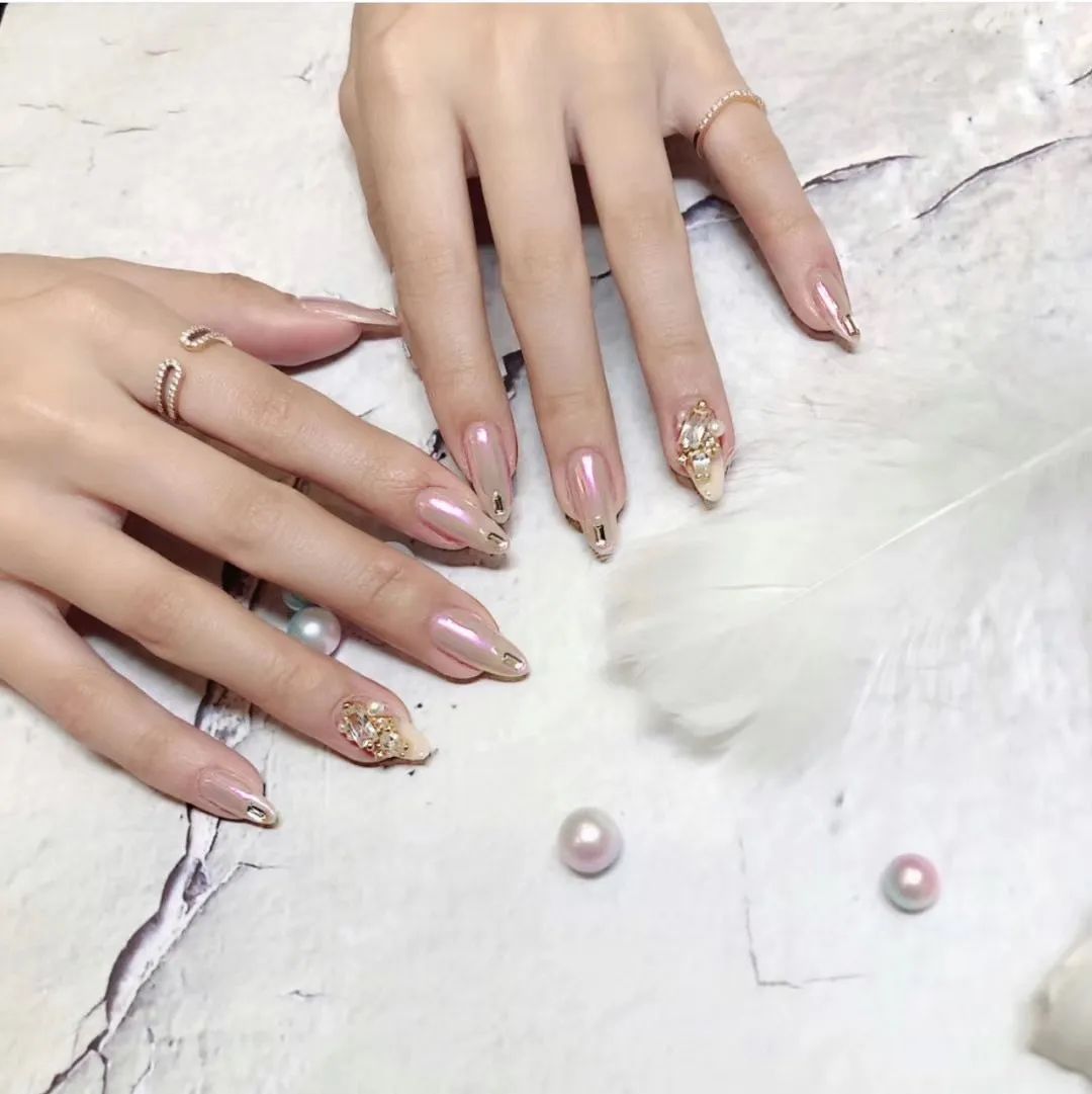 来看看大家最近都做了什么美甲款式