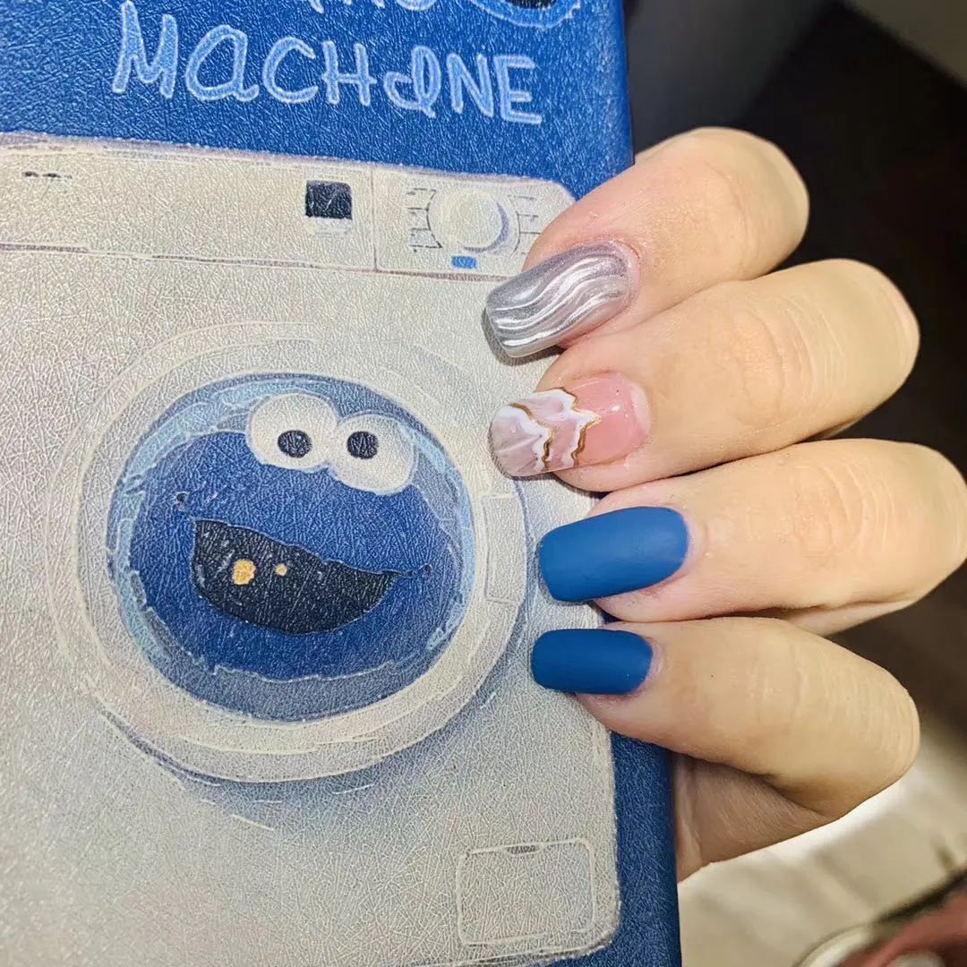 来看看大家最近都做了什么美甲款式