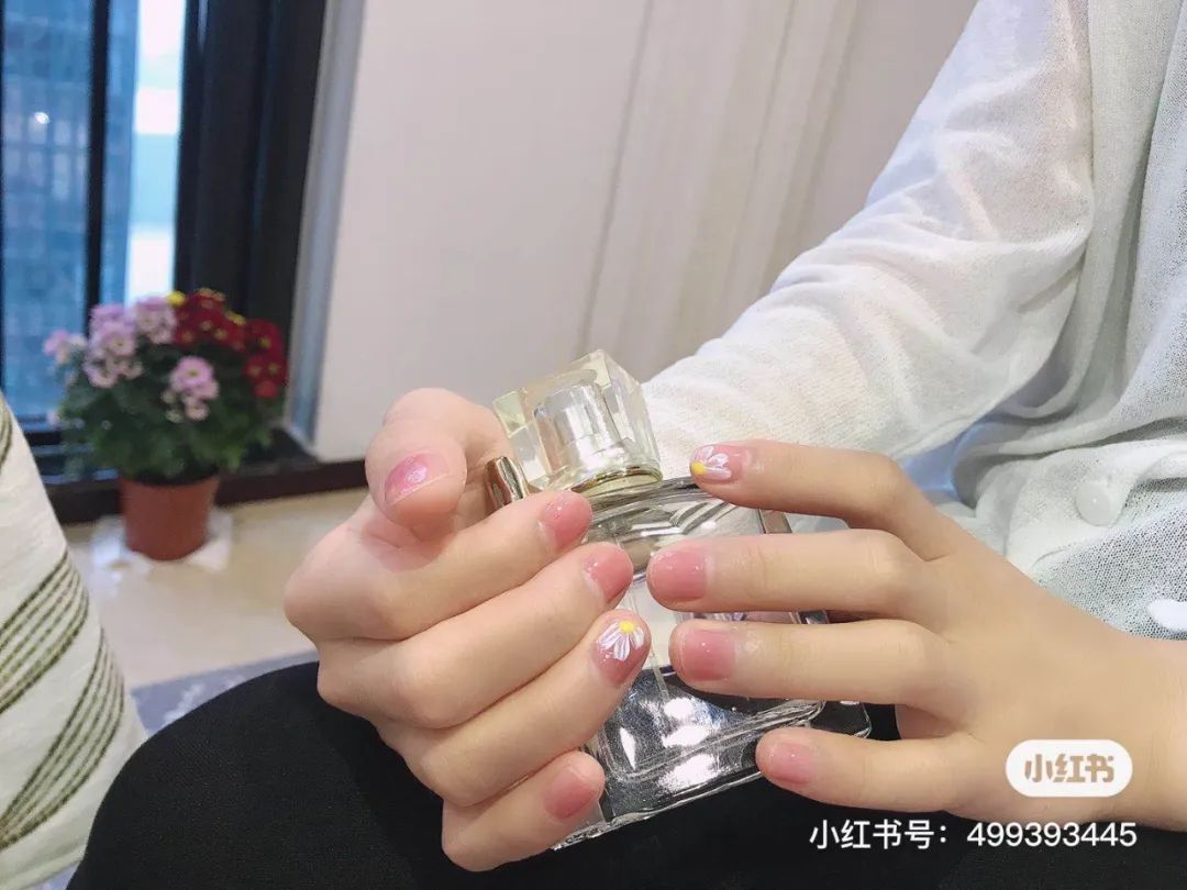 来看看大家最近都做了什么美甲款式