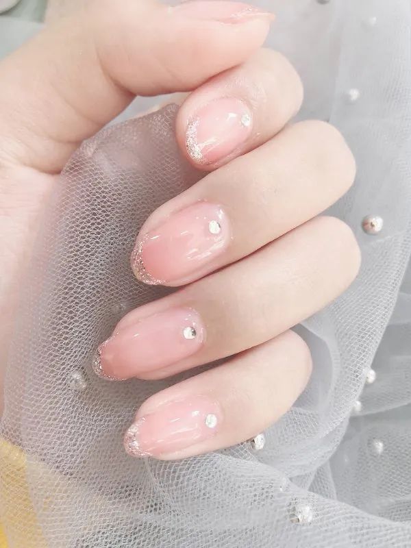 来看看大家最近都做了什么美甲款式