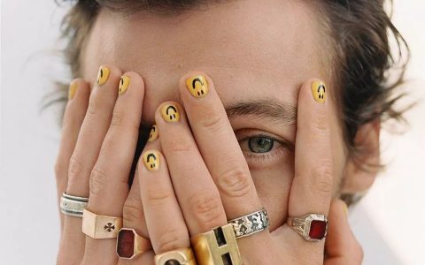 做了范丞丞的同款笑脸甲，咱能不乐吗？