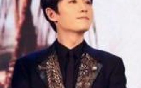 短上衣+高腰裤=今夏王炸组合，气质惨了