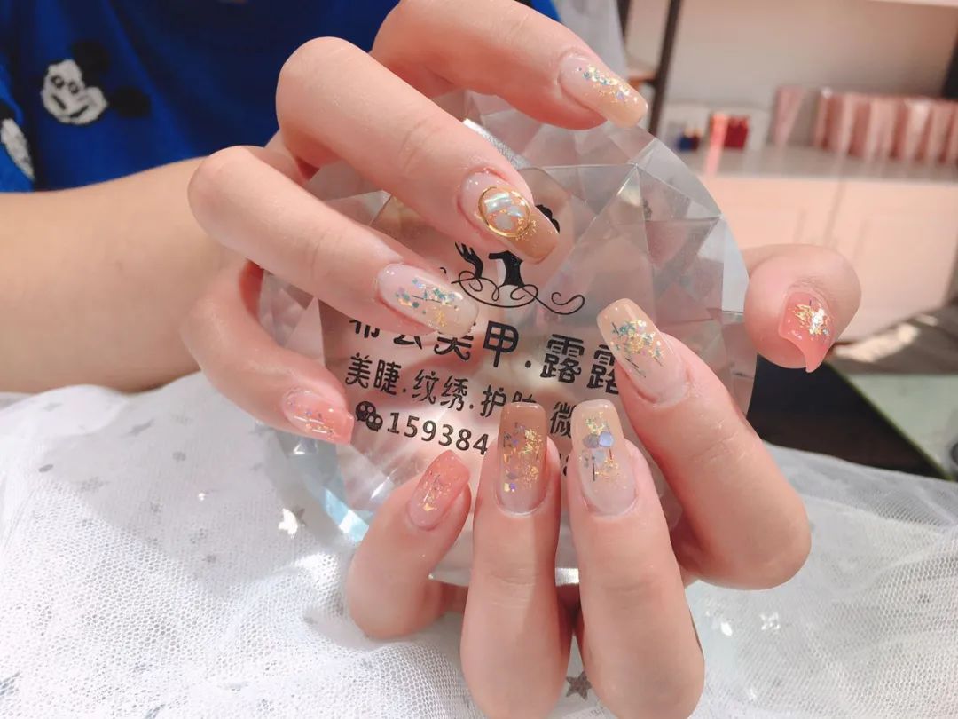 来看看大家最近都做了什么美甲款式