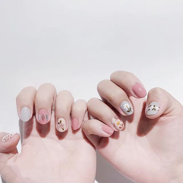小雏菊美甲火了！洋气又高级