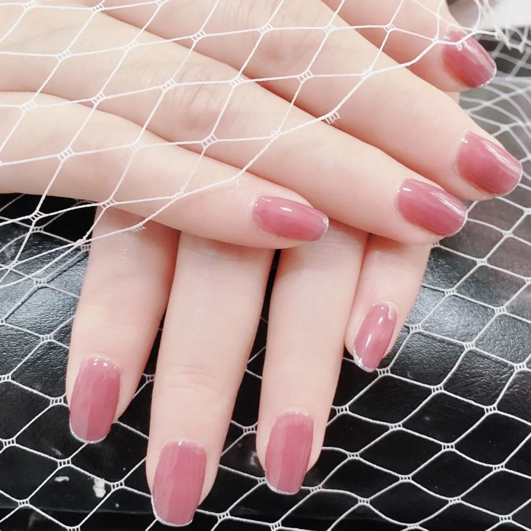 简约不花哨的美甲！最适合上班族了