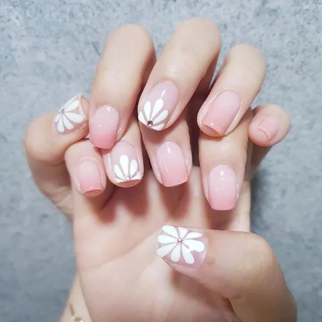 小雏菊美甲火了！洋气又高级