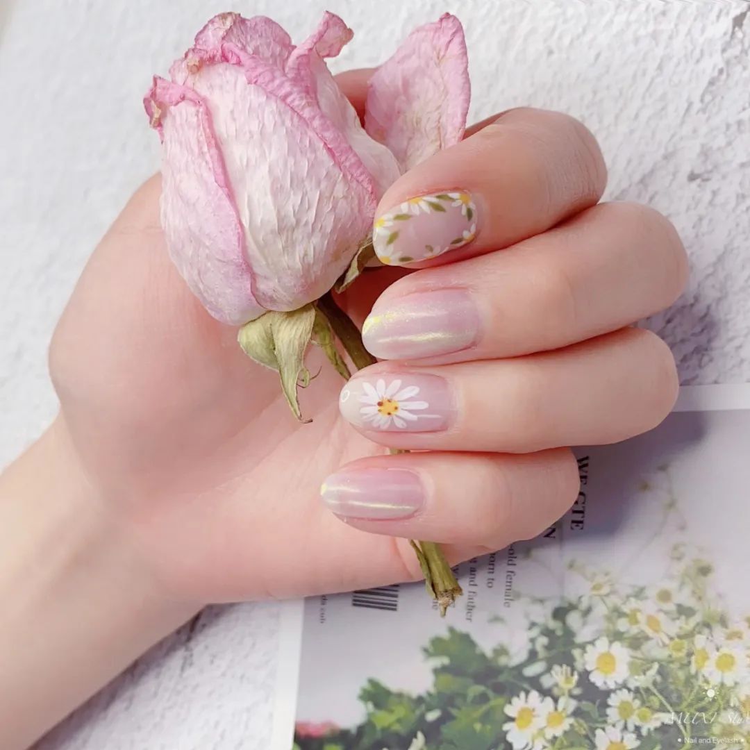 小雏菊美甲火了！洋气又高级