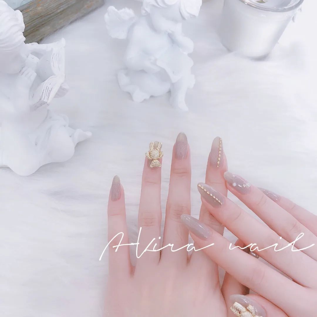 简约不花哨的美甲！最适合上班族了