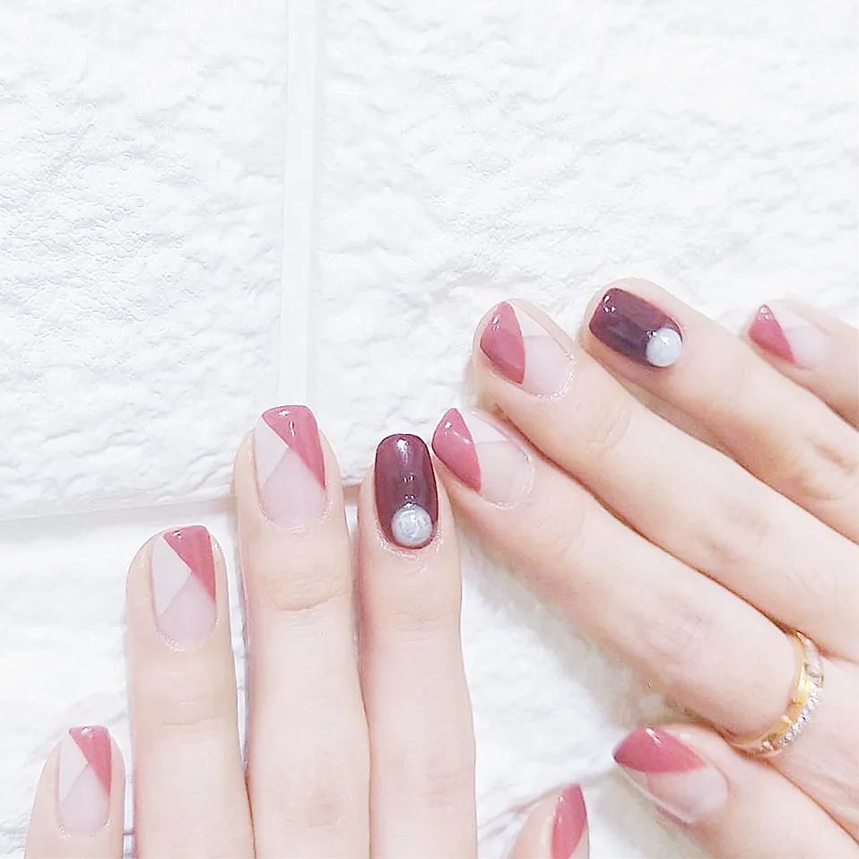 想要显手长？试试V法式美甲吧！