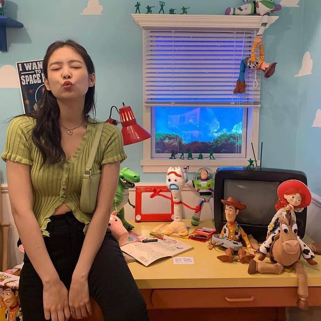 新晋穿搭博主Hailey告诉你：原来甜辣女孩都是有套路的？