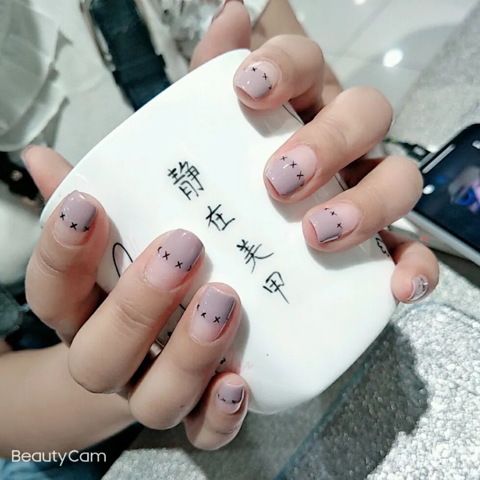 简约不花哨的美甲！最适合上班族了