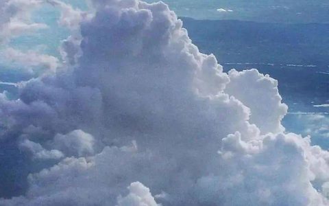 2020大火颜色除了香芋紫还有“ 婴儿蓝” ！显白又少女，看一眼就沦陷！