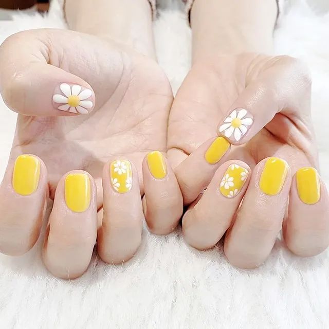 小雏菊美甲火了！洋气又高级
