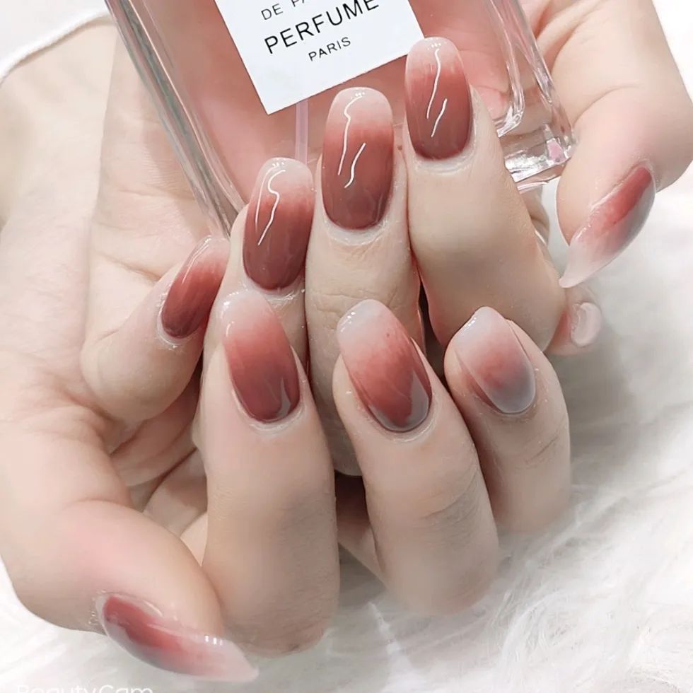 简约不花哨的美甲！最适合上班族了