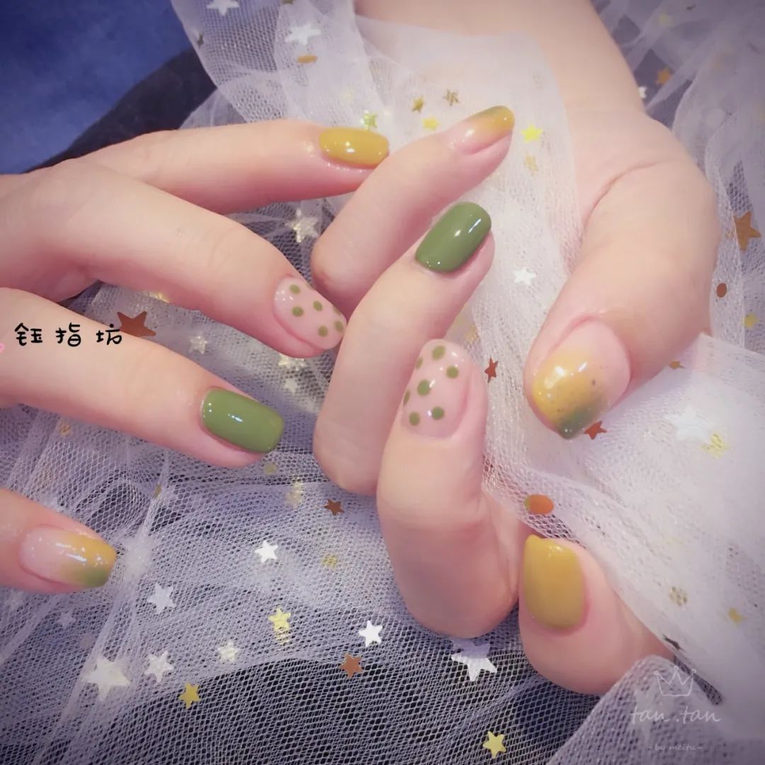 今夏2020最热门的3组美甲配色！太清爽了！
