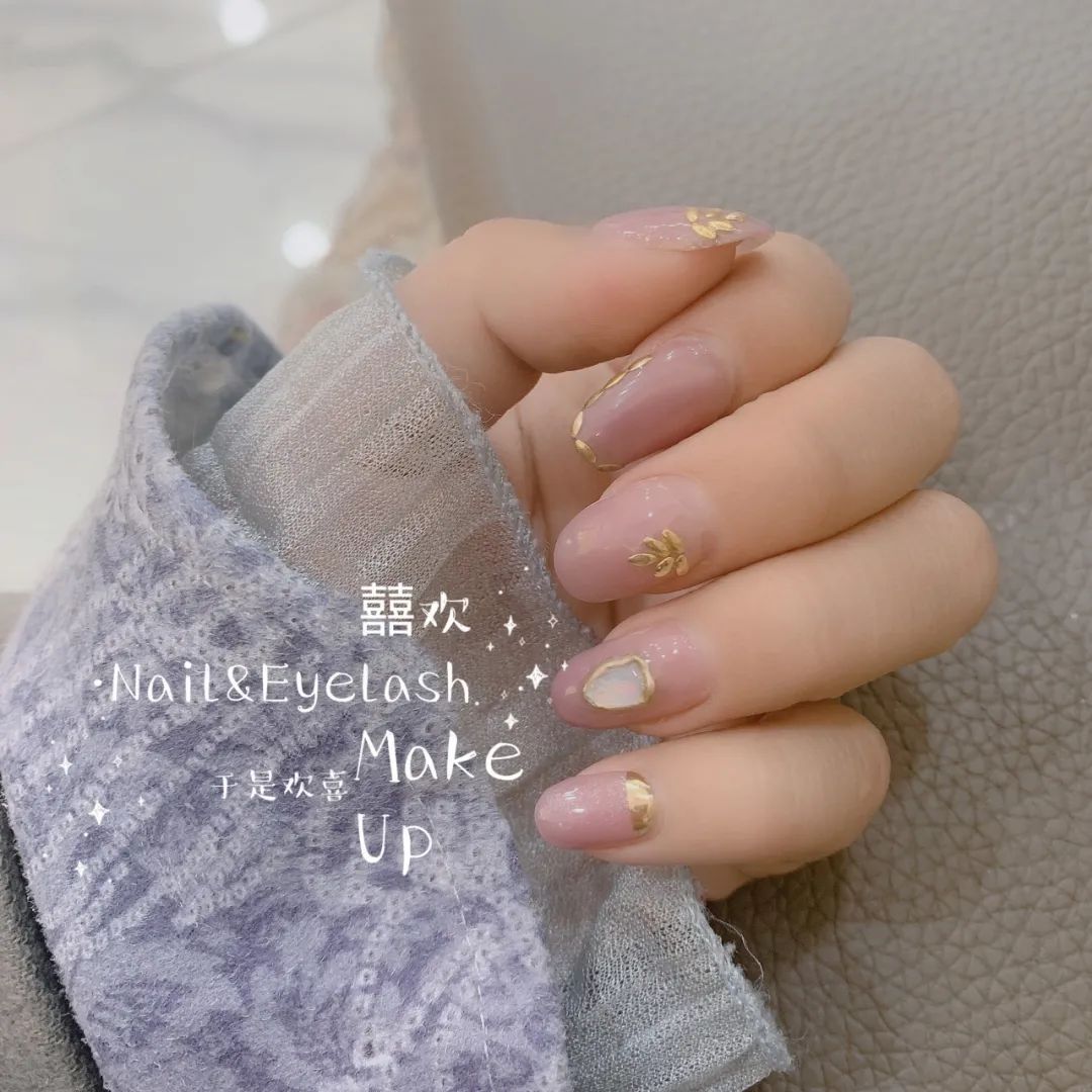 简约不花哨的美甲！最适合上班族了