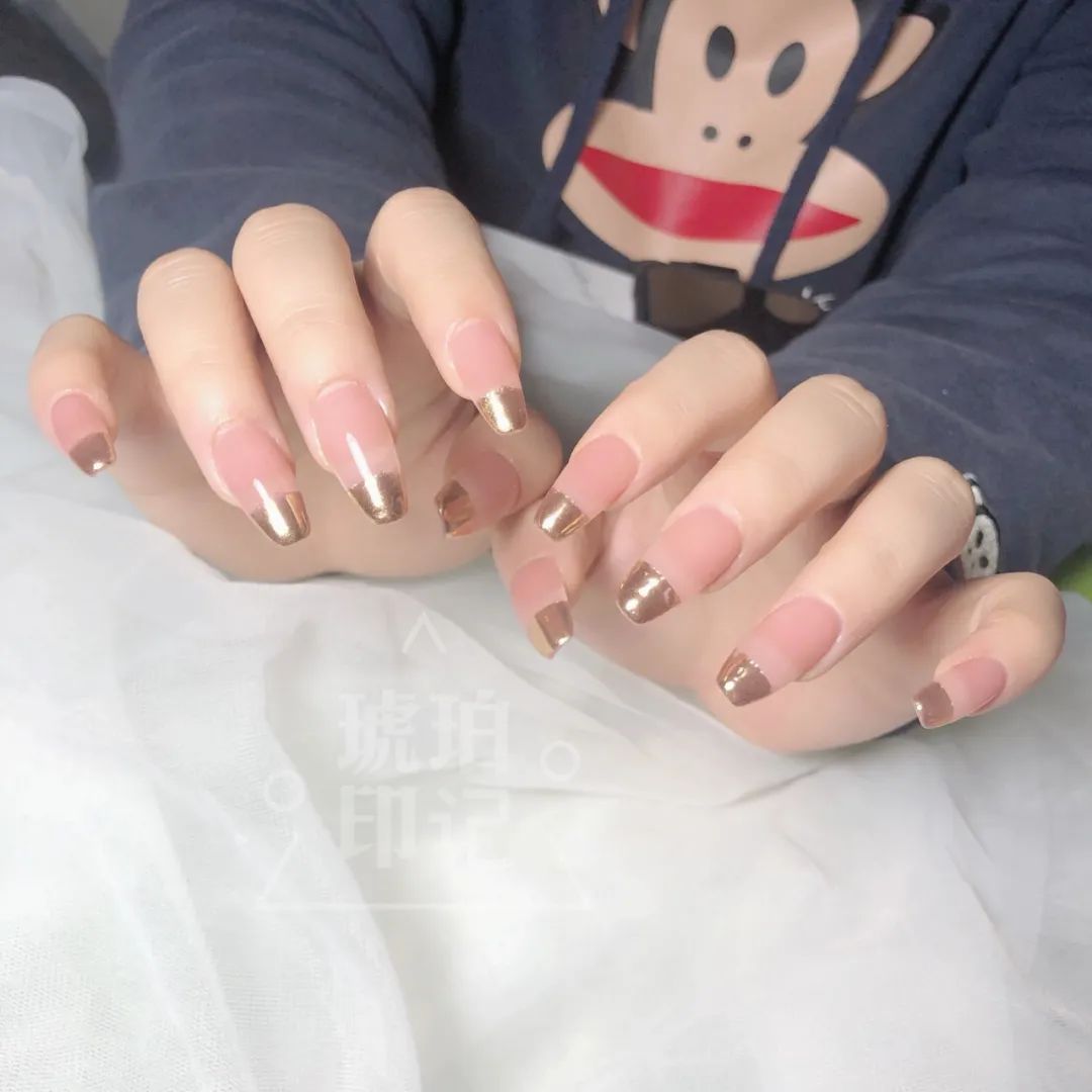 简约不花哨的美甲！最适合上班族了