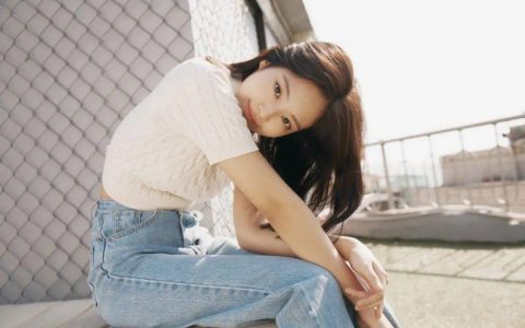 黑发自带吸热效果，换一个发色轻松就能降温5度！