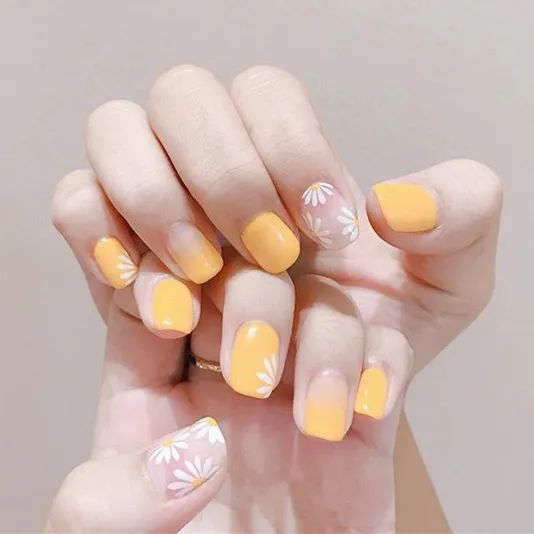 小雏菊美甲火了！洋气又高级