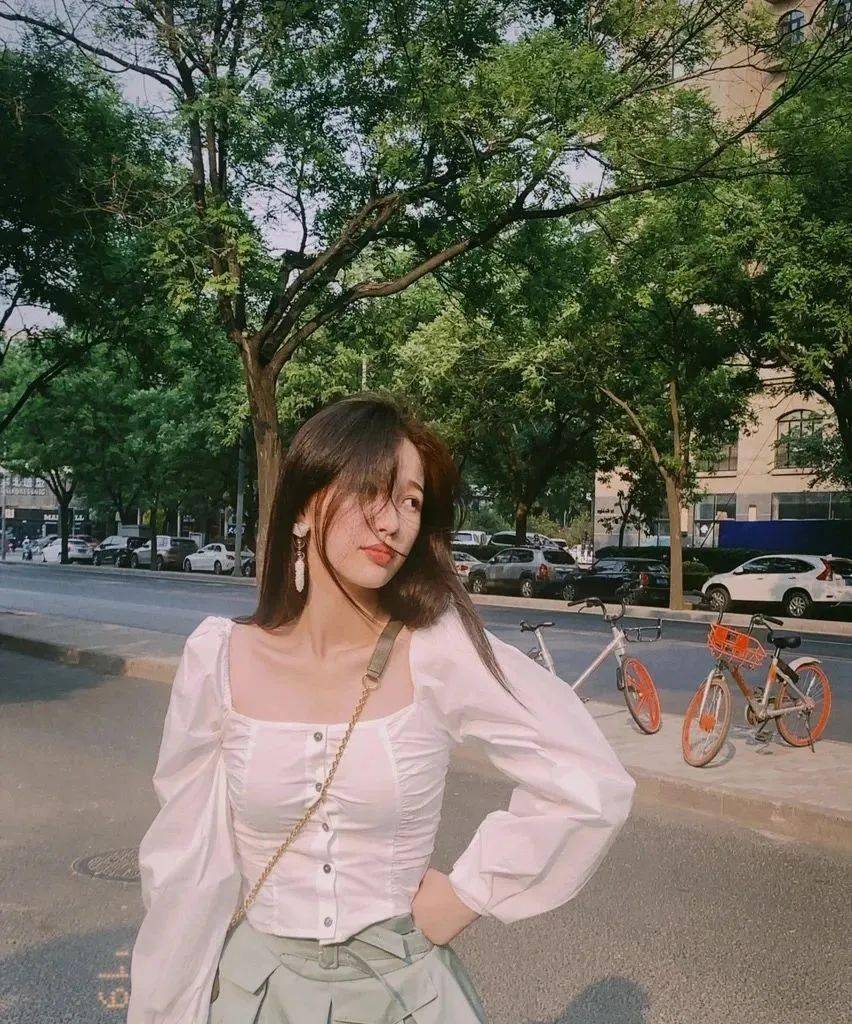 新晋穿搭博主Hailey告诉你：原来甜辣女孩都是有套路的？