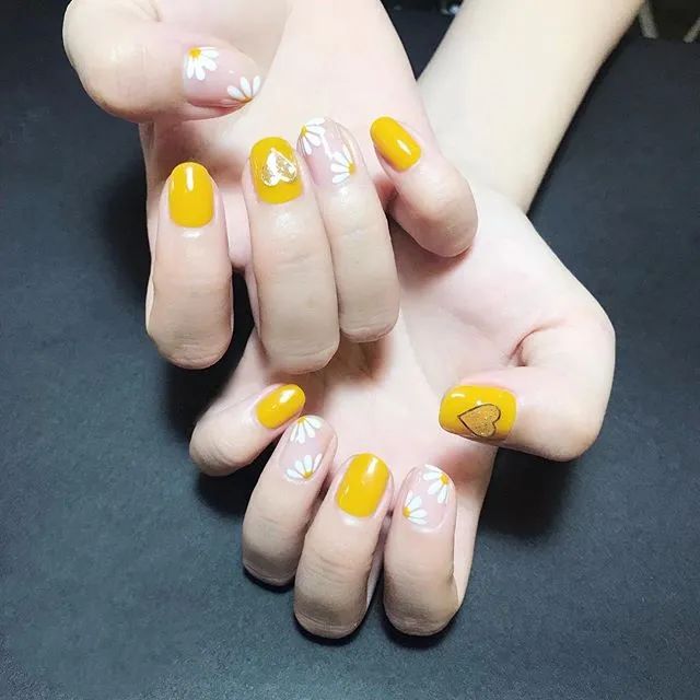 小雏菊美甲火了！洋气又高级