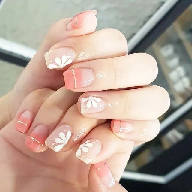 小雏菊美甲火了！洋气又高级