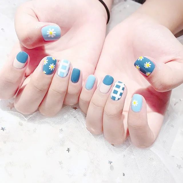 小雏菊美甲火了！洋气又高级