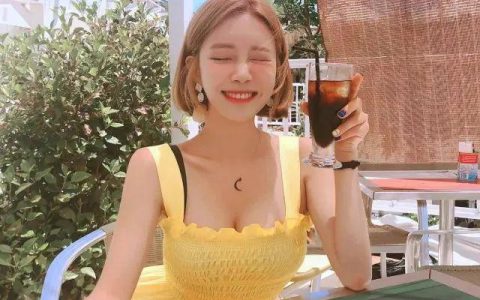 大胸女孩夏日穿搭！轻松hold住甜美小性感