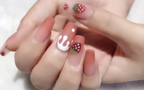 说夏天不能做磨砂甲的集美，一定是怕别人抢走她的美丽