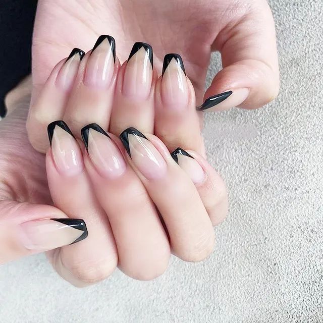 想要显手长？试试V法式美甲吧！