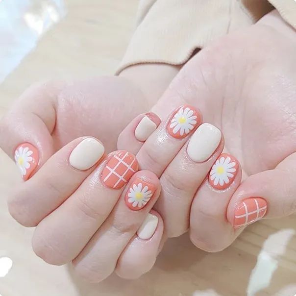 小雏菊美甲火了！洋气又高级