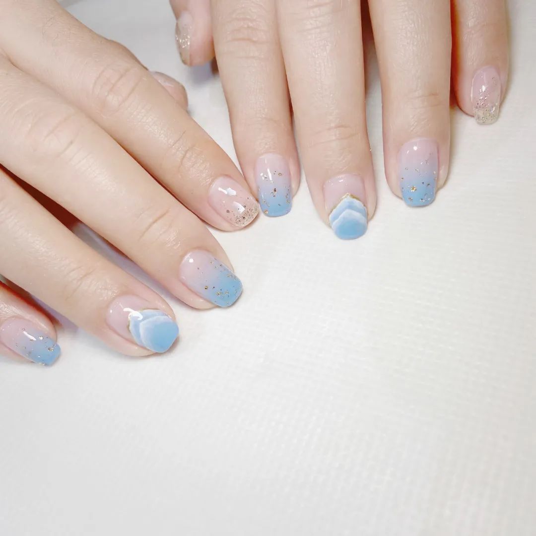 简约不花哨的美甲！最适合上班族了