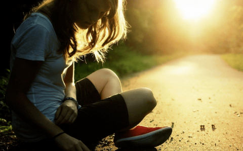 如何彻底地放下一个人？“断联”没有必要，其实应该这样做