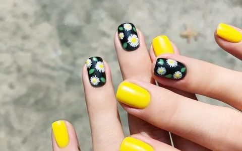 小雏菊美甲火了！洋气又高级