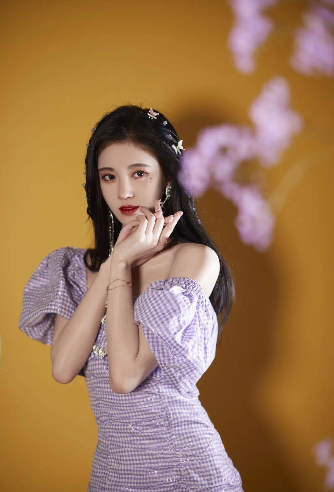 50%纯纯少女感 + 50%撩人小性感的 “ 纯欲风 ” 穿搭也太好看了吧！