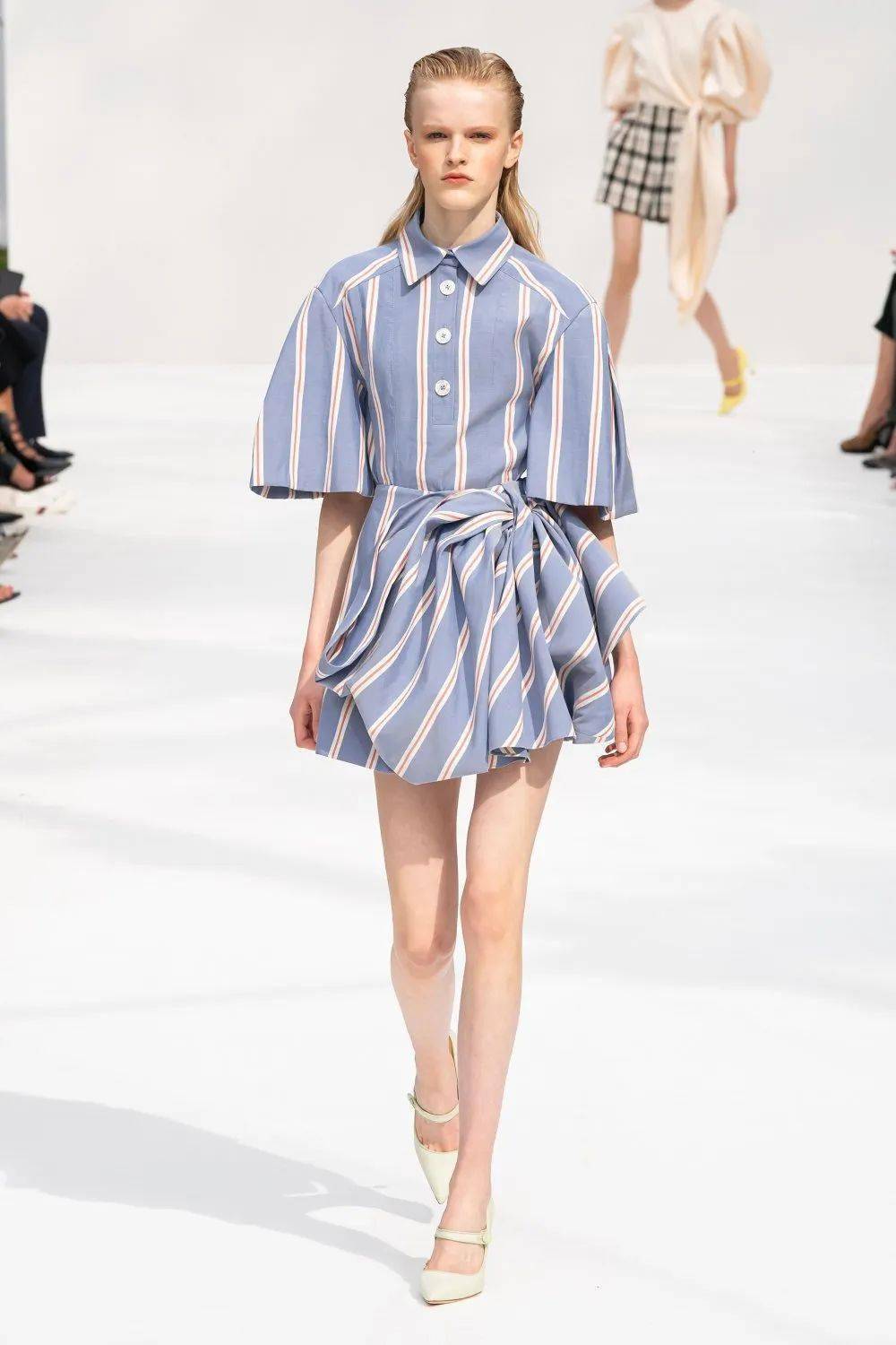 “连衣裙+凉鞋”=2020最in最时髦cp，今夏不穿简直白过了！